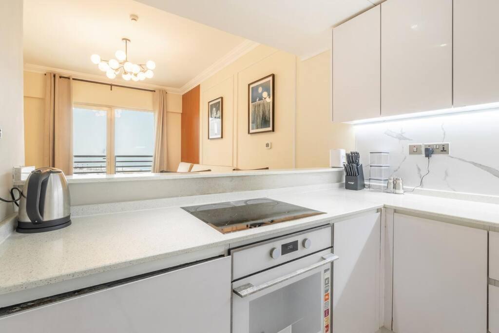 Gorgeous 2 Bedroom With Spectacular Sea View Apartment
