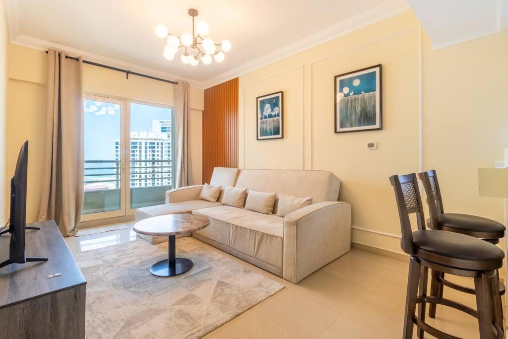 Gorgeous 2 Bedroom With Spectacular Sea View Dubai