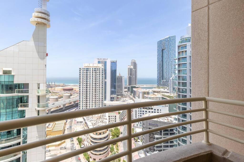 Gorgeous 2 Bedroom With Spectacular Sea View *