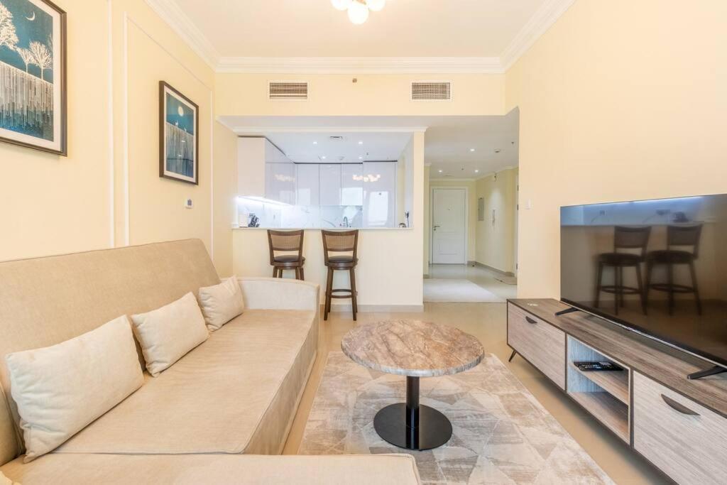 Gorgeous 2 Bedroom With Spectacular Sea View Apartment *