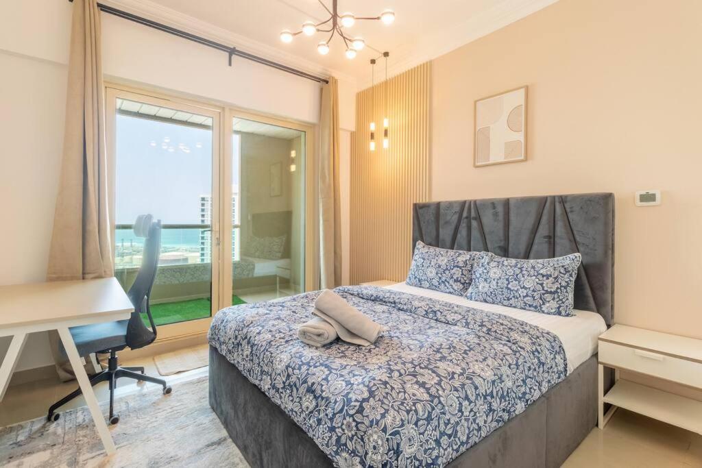 Gorgeous 2 Bedroom With Spectacular Sea View *