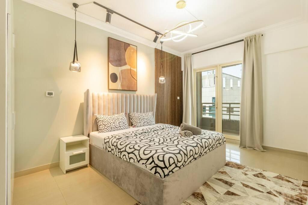 Gorgeous 2 Bedroom With Spectacular Sea View Apartment *