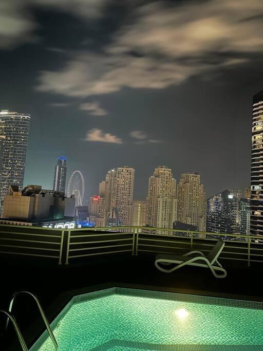 Gorgeous 2 Bedroom With Spectacular Sea View Apartment *