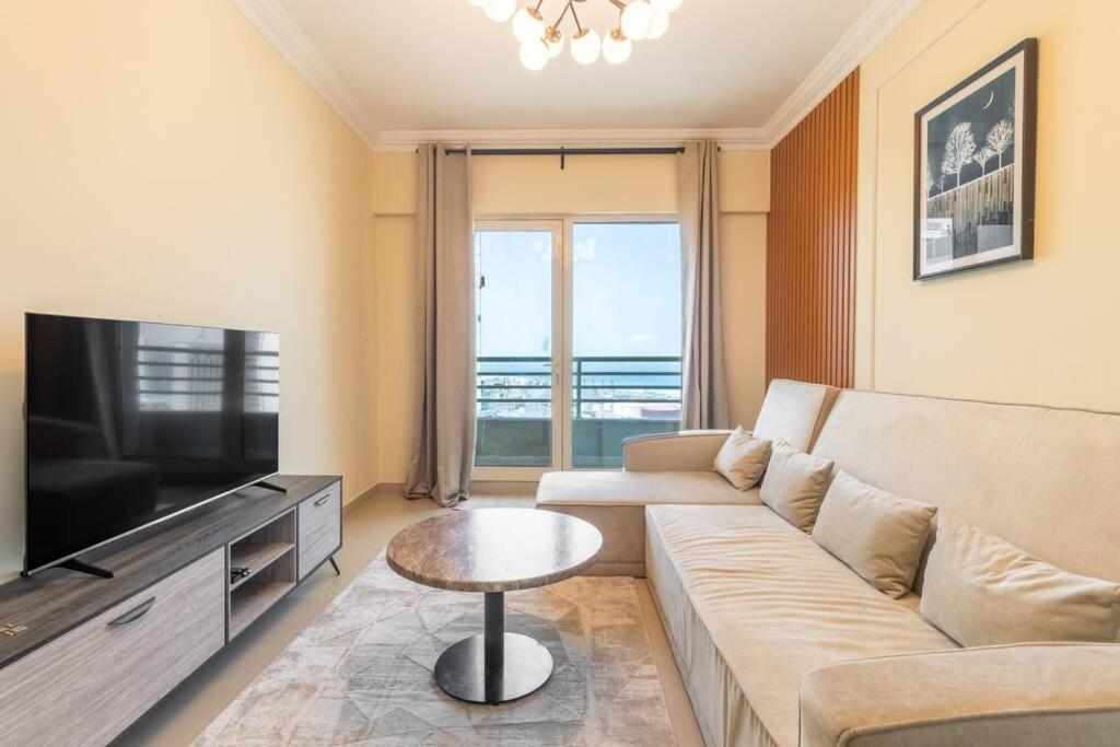 Gorgeous 2 Bedroom With Spectacular Sea View *