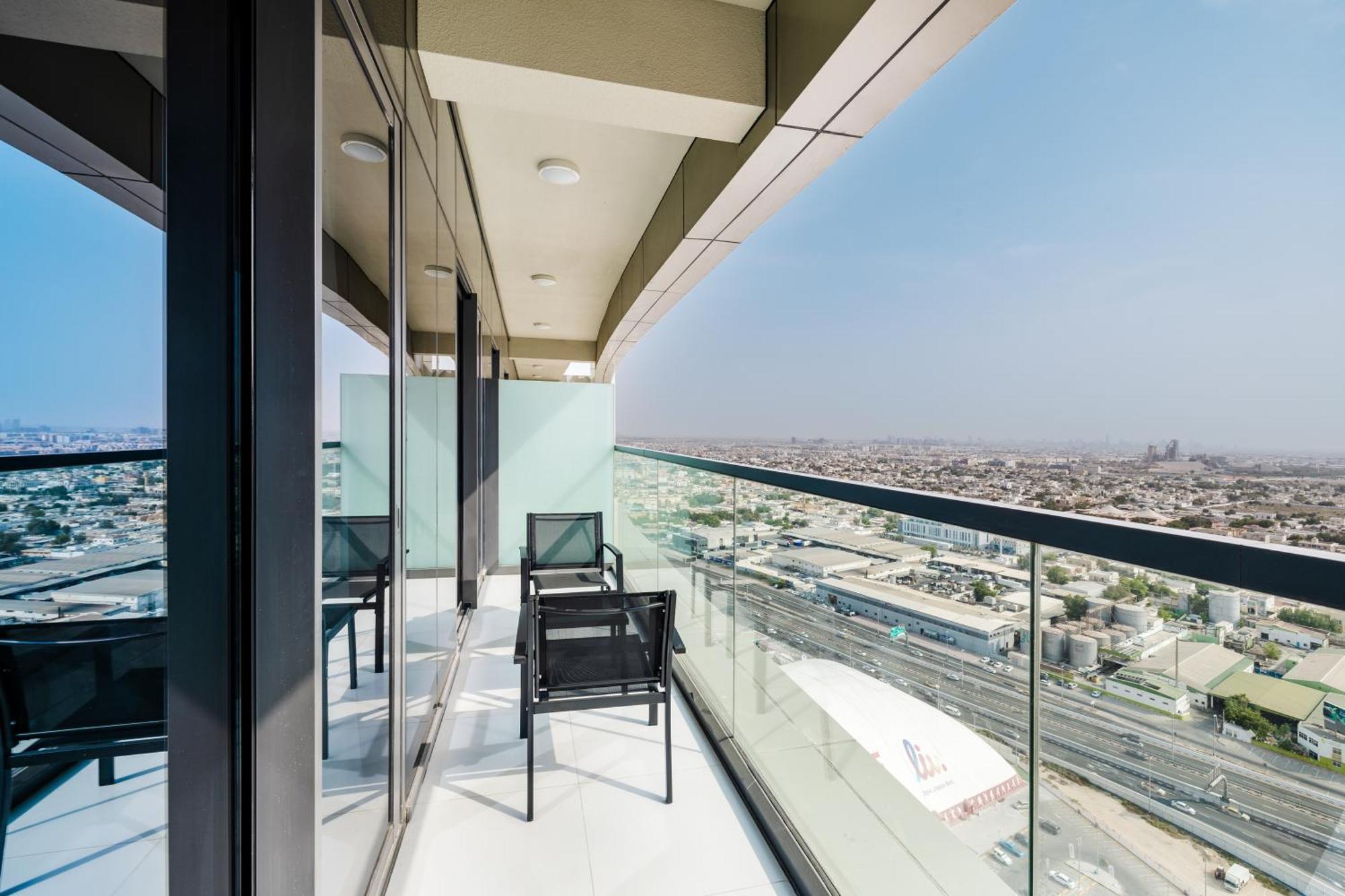 Aliving Charming 1br At Aykon Tower Business Bay *