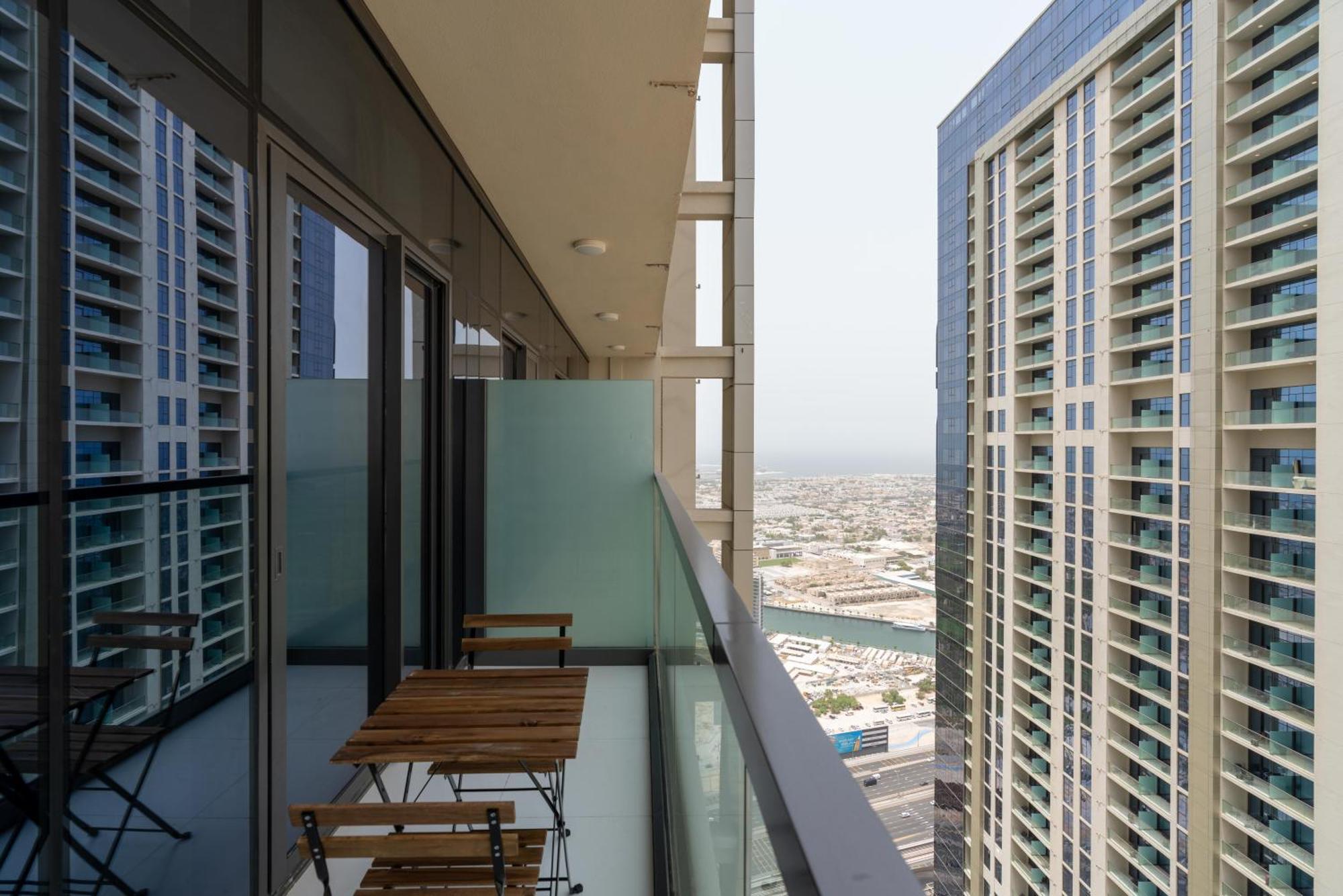 Lux Aykon Tower I Skyline Canal Views Apartment *