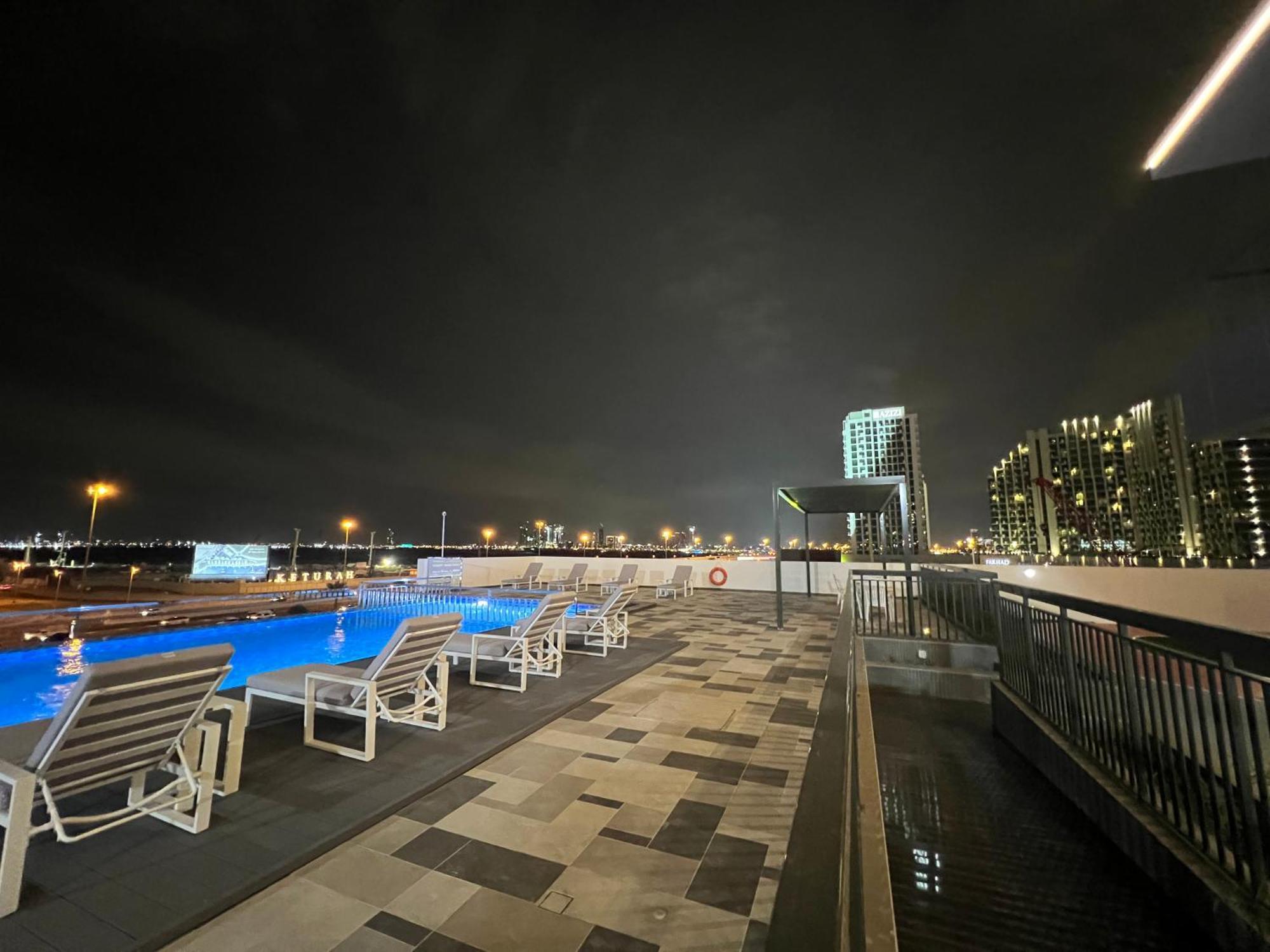 Modern With Burj Khalifa Views & Infinity Pool * Dubai