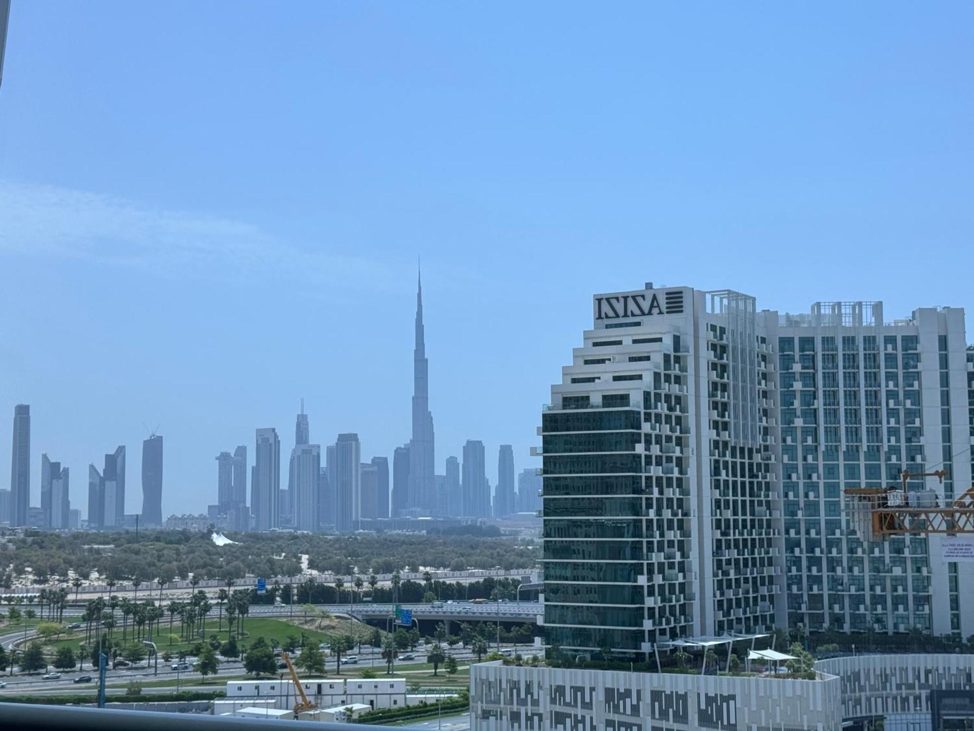 Apartment Modern With Burj Khalifa Views & Infinity Pool *