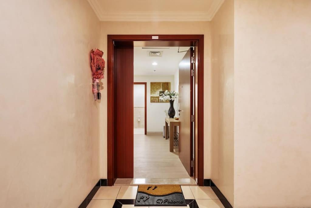 Luxury 1 Bedroom In Jbr With Access Apartment