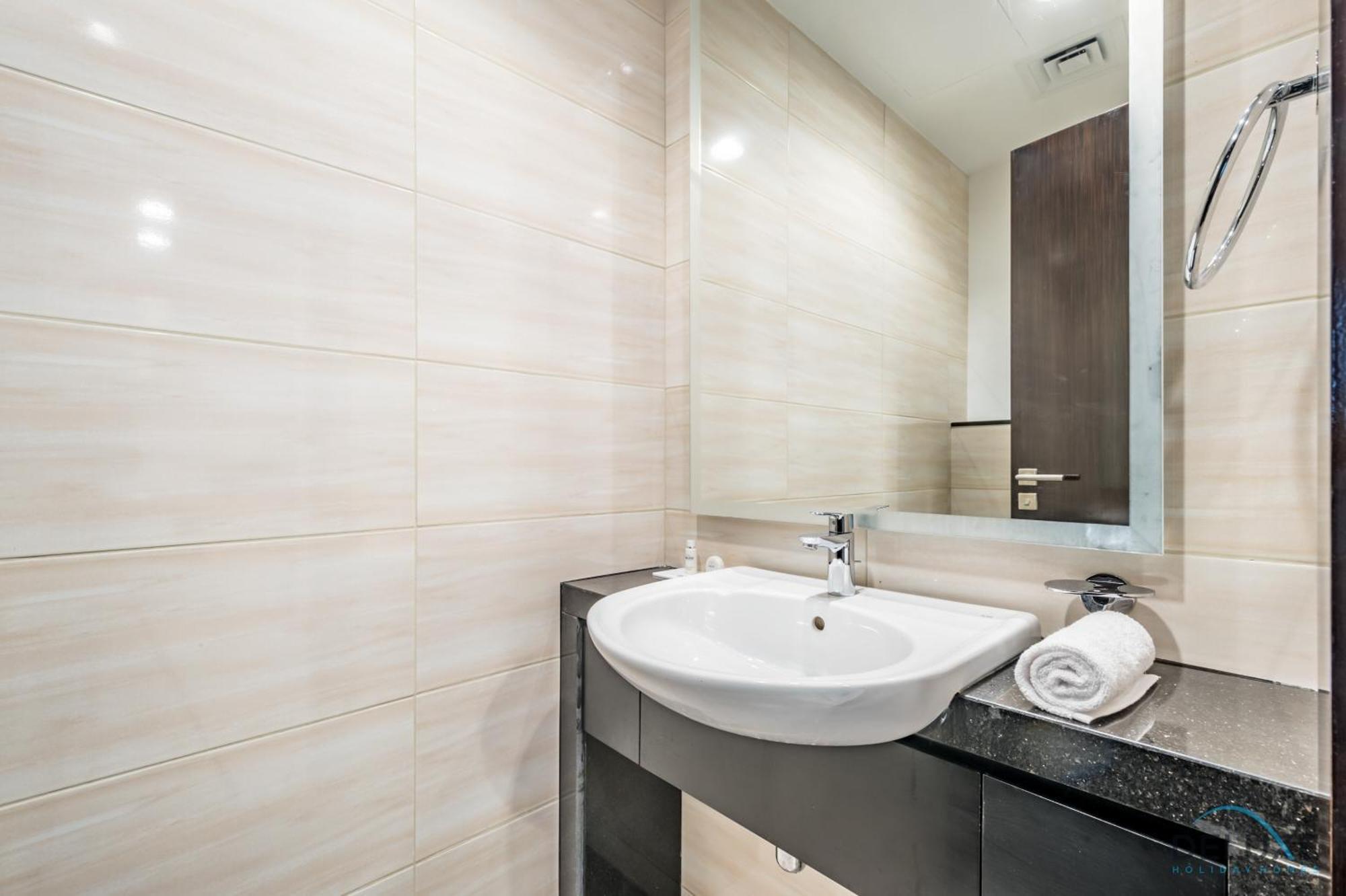 Cosmopolitan 1br In Celestia B, South By Deluxe Homes *
