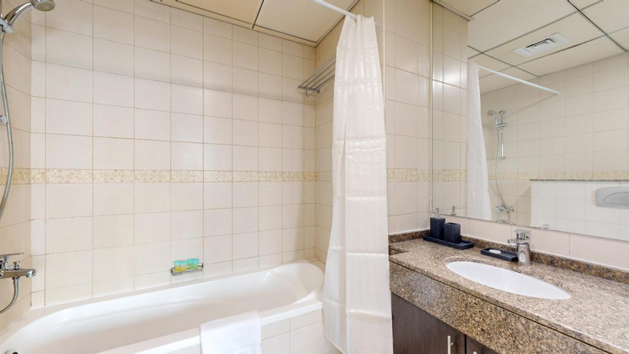 Apartment Bay - One Bedroom With Marina View *