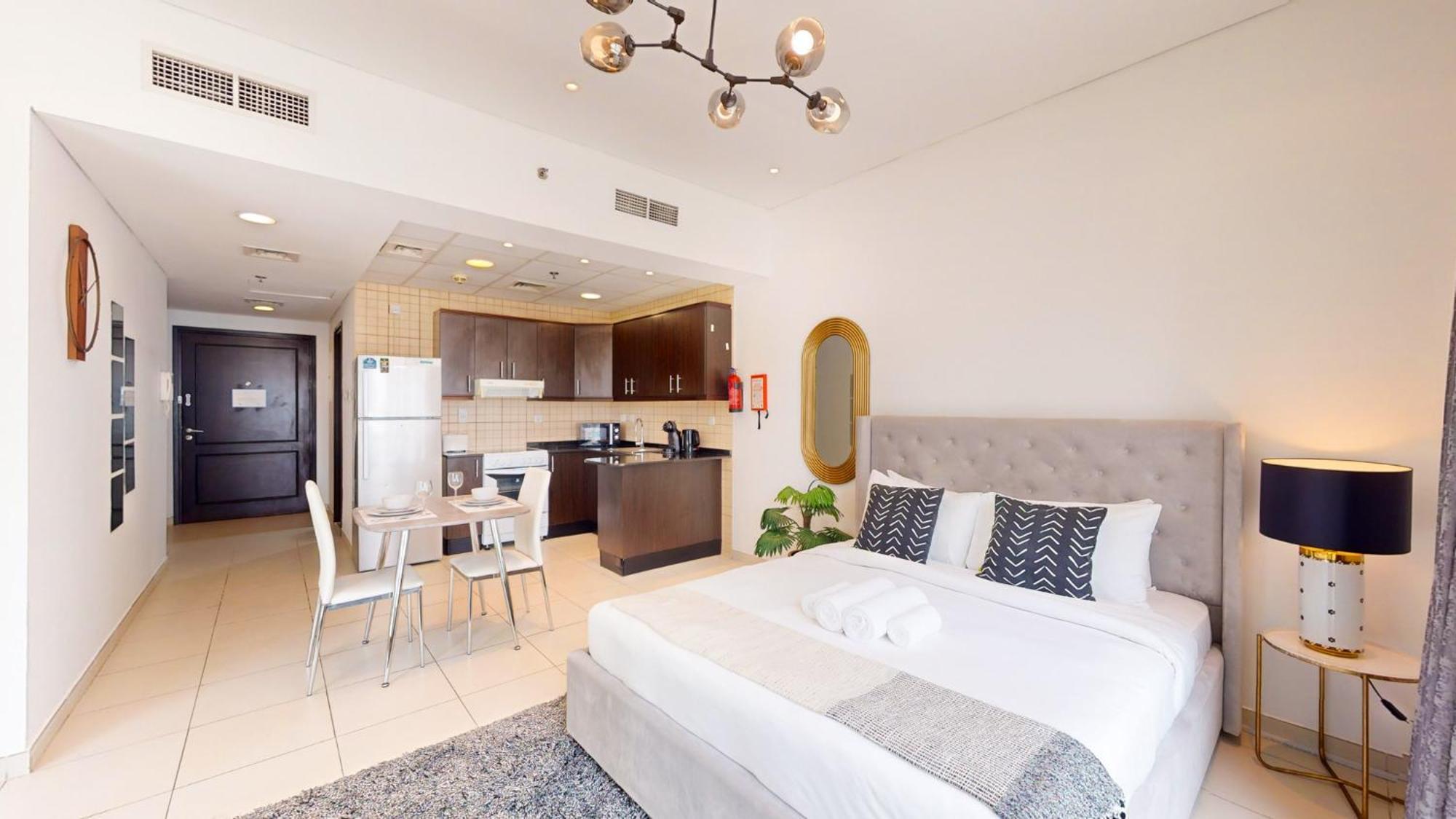 Royal Oceanic Tower 1 - Spacious * Dubai