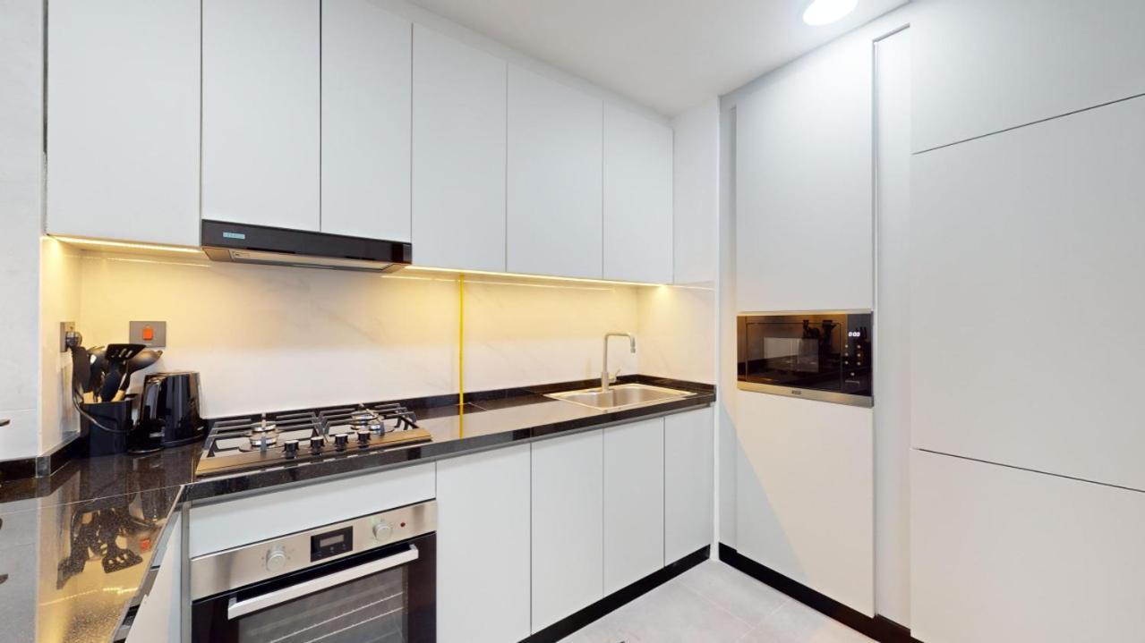 Uni Estate - Elegant One Bedroom *