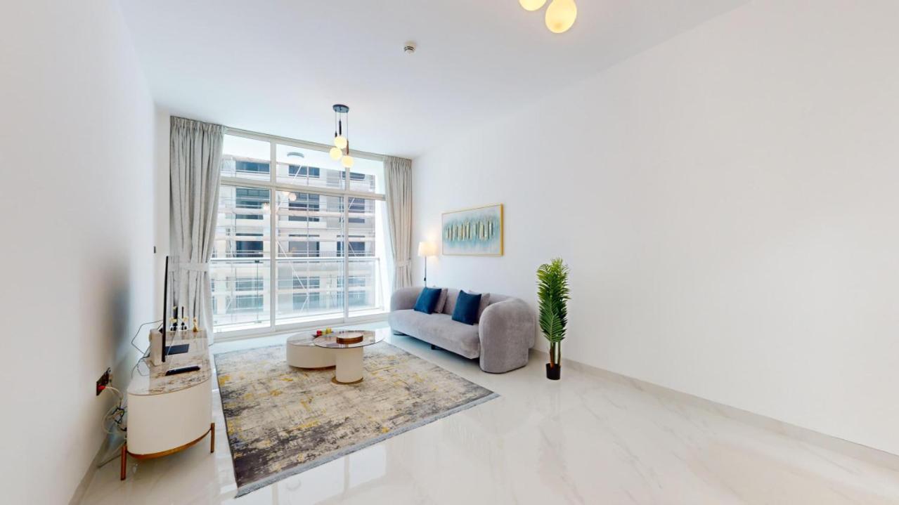 Uni Estate - Elegant One Bedroom *