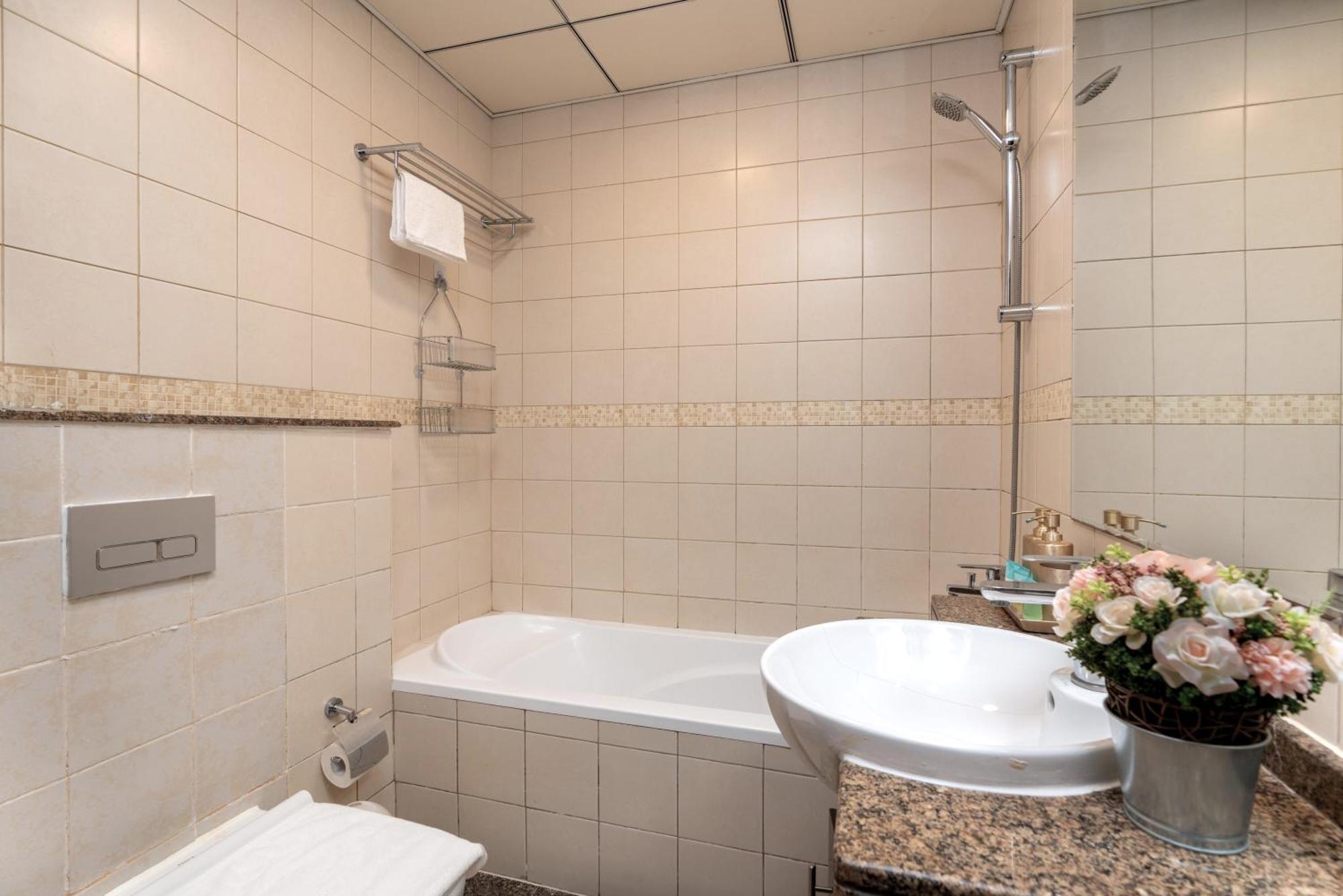 Vacay Lettings - Bay Tower - * Dubai