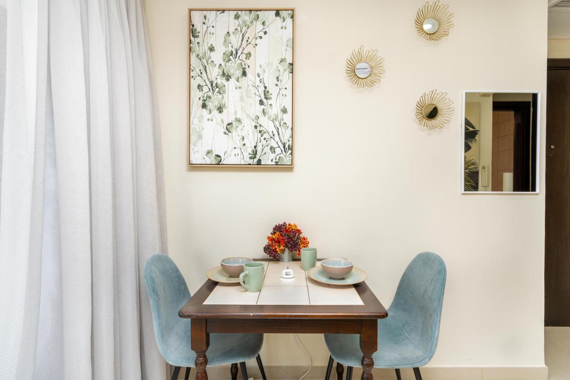 Apartment Vacay Lettings - Bay Tower - *