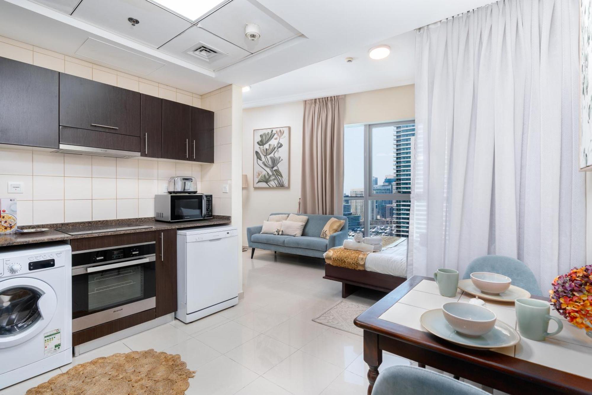 Vacay Lettings - Bay Tower - Dubai