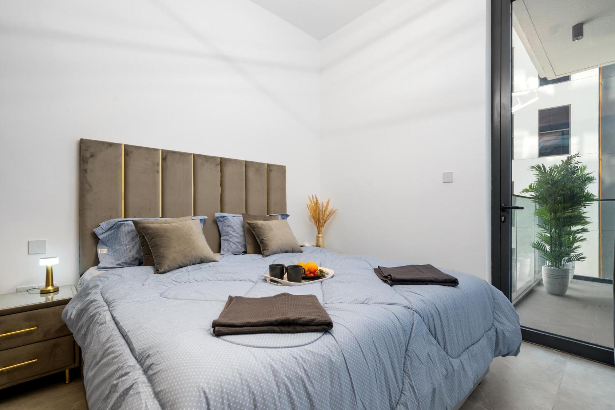 Waves - Cityscape Balcony Views And Cozy Comfort In Dubai