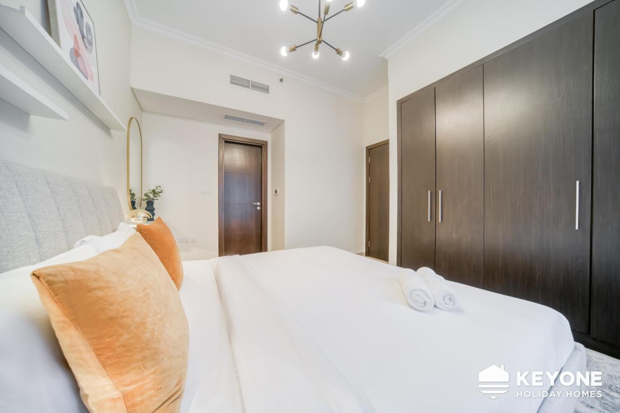 Contemporary One Bedroom 3 Apartment