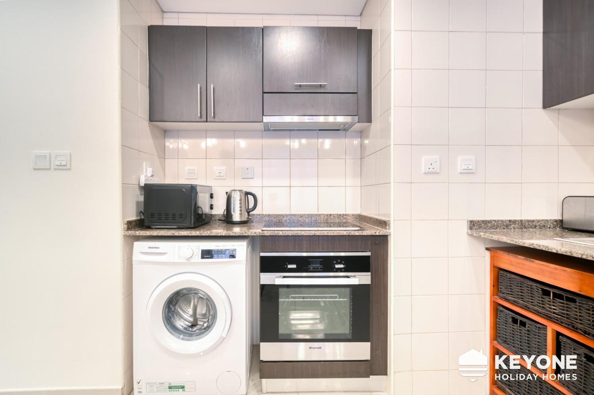 Contemporary One Bedroom 3 * Dubai