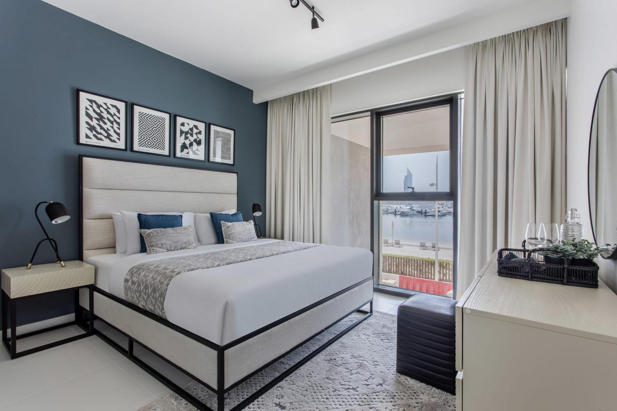 Frank Porter - Marina Vista Podium 3 Apartment *