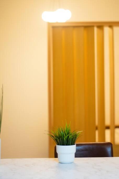 Luxurious Retreat With Stunning Marina & Palm View Apartment Dubai