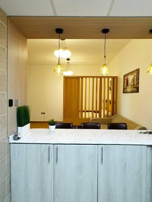 Apartment Luxurious Retreat With Stunning Marina & Palm View Dubai
