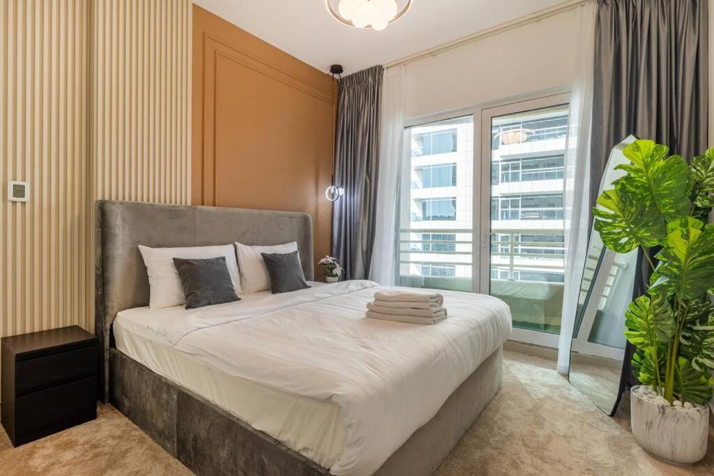 Luxury 3 Bedroom Near In Marina Apartment Dubai