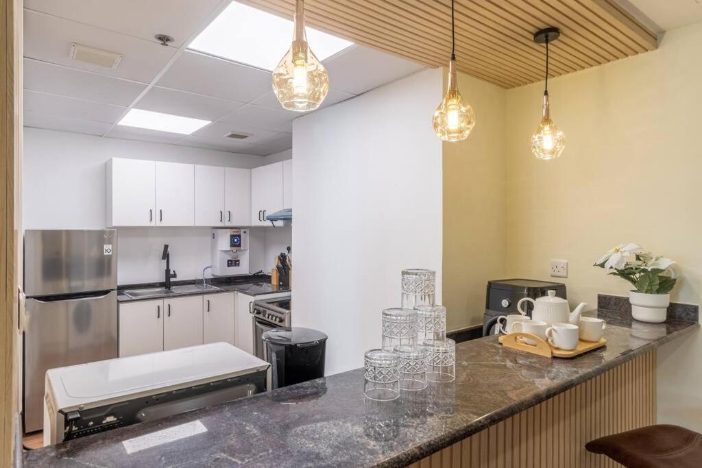Luxury 3 Bedroom Near In Marina Apartment