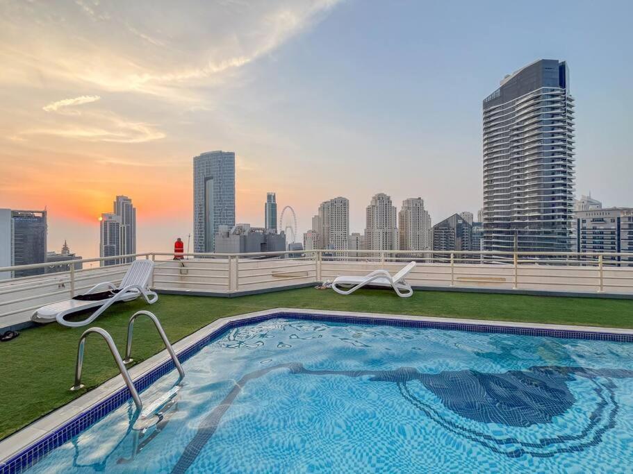 Apartment Luxury 3 Bedroom Near In Marina