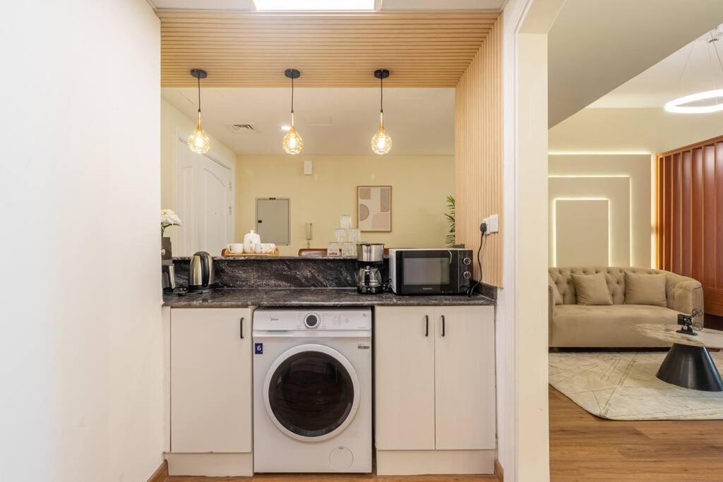 Luxury 3 Bedroom Near In Marina Dubai