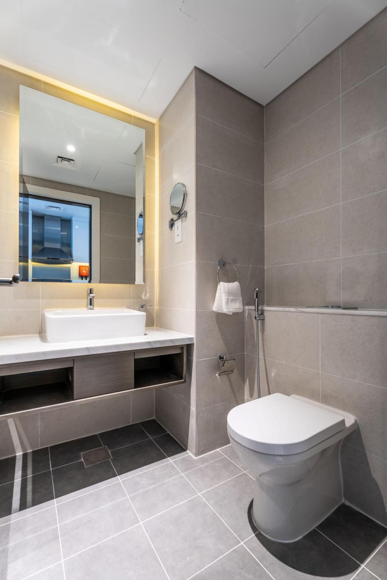 Apartment Aliving Stylish At Damac Prive With Balcony And Partial Burj Khalifa View-1315 Dubai