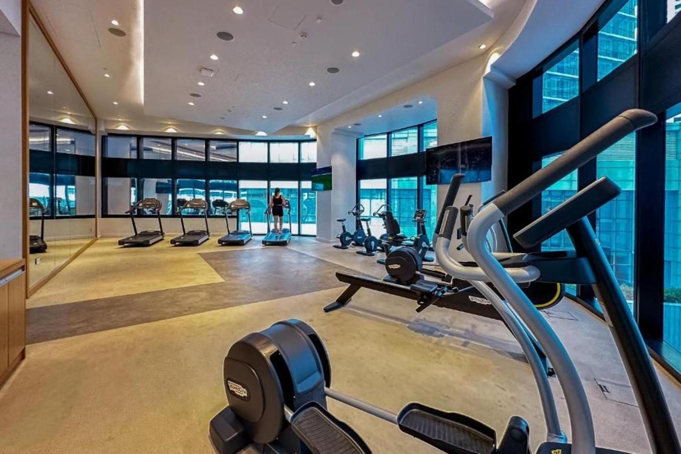 Address 2br Family 56th Floor Apartment *