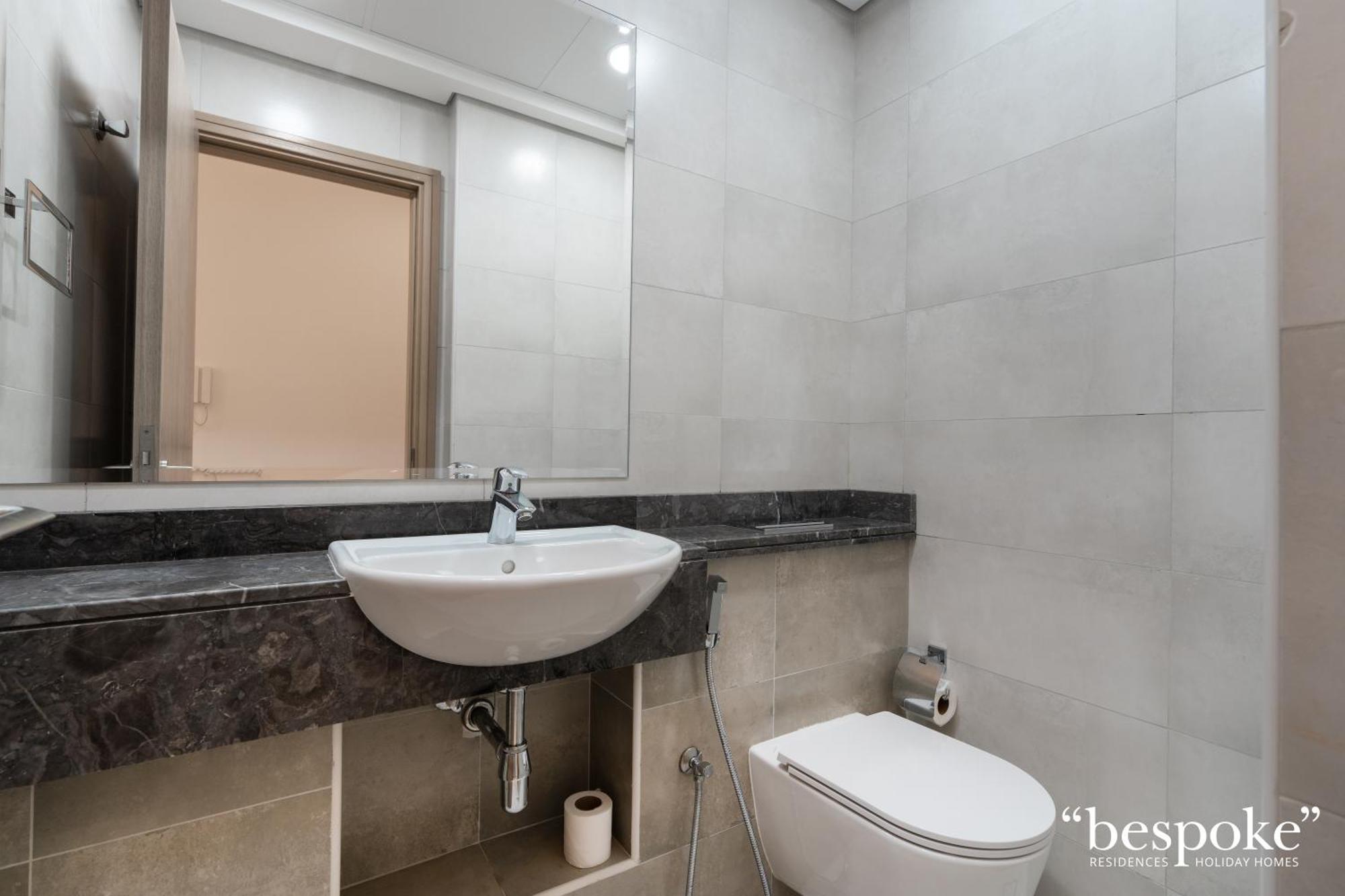 Bespoke - The Bay Residence, Stunning Views Apartment Dubai