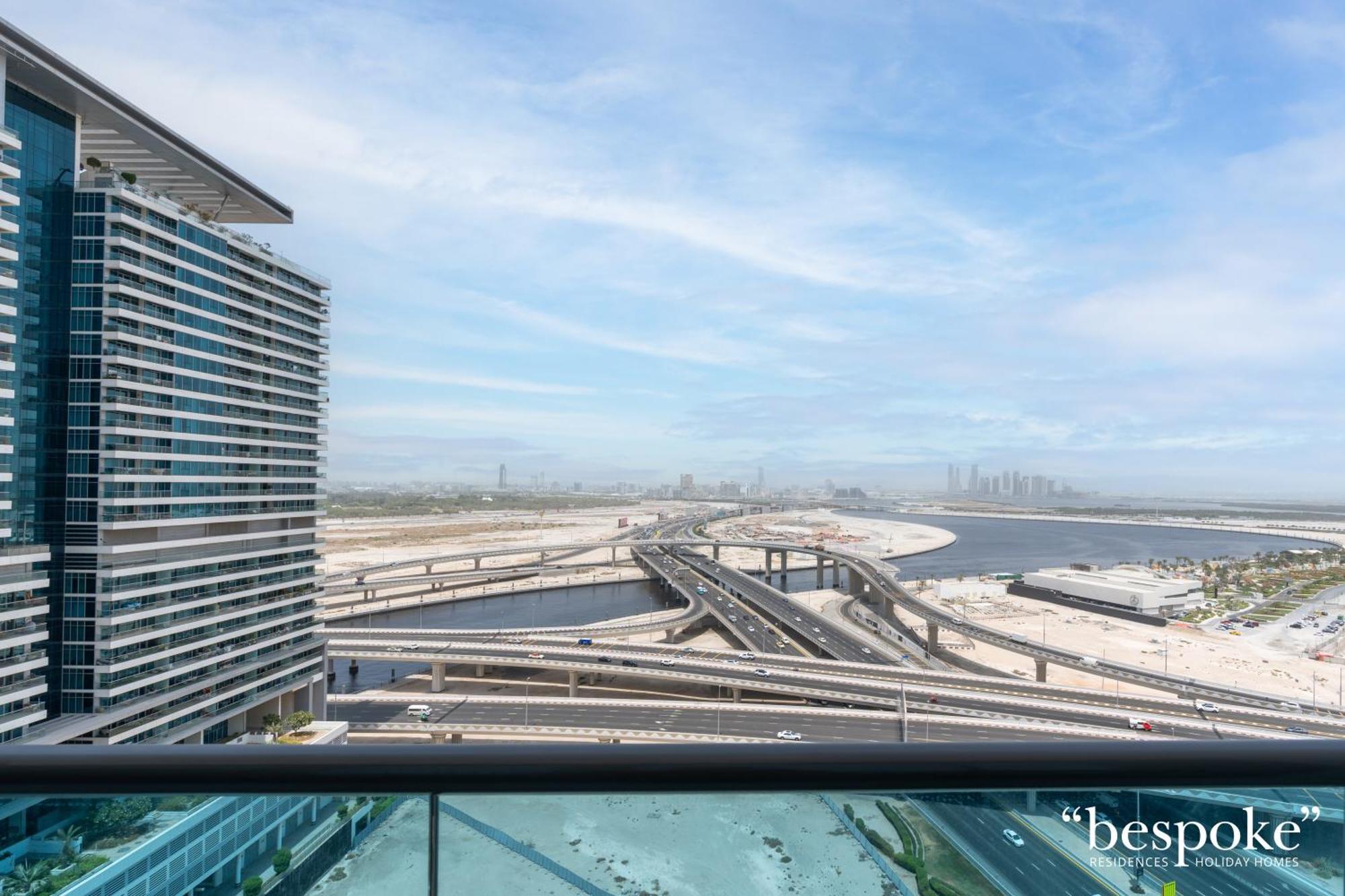 Bespoke - The Bay Residence, Stunning Views * Dubai