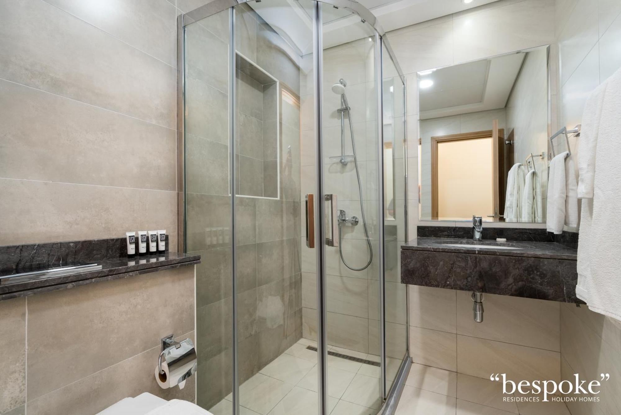 Bespoke - The Bay Residence, Stunning Views Apartment
