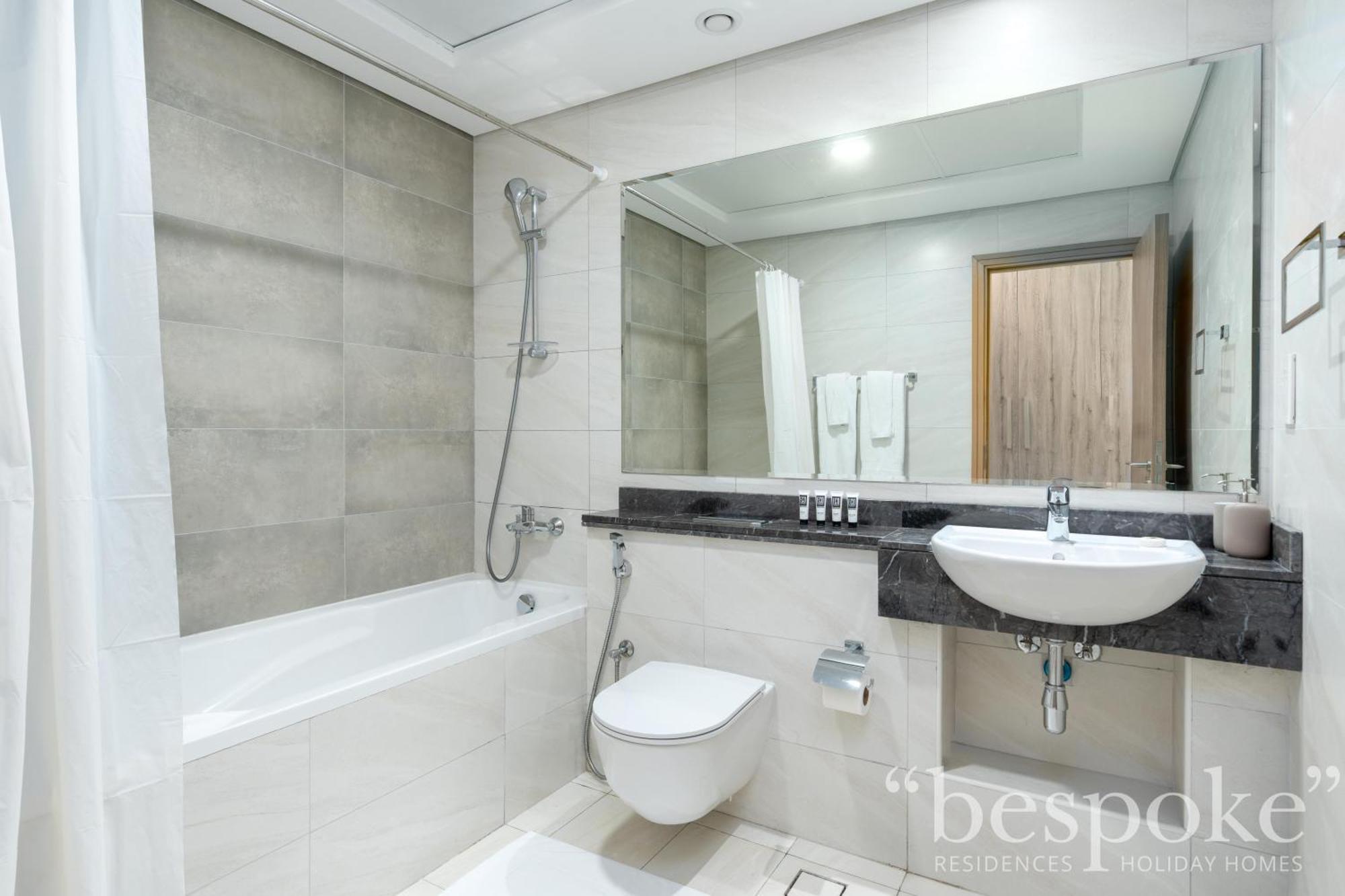 Bespoke - The Bay Residence, Stunning Views Apartment