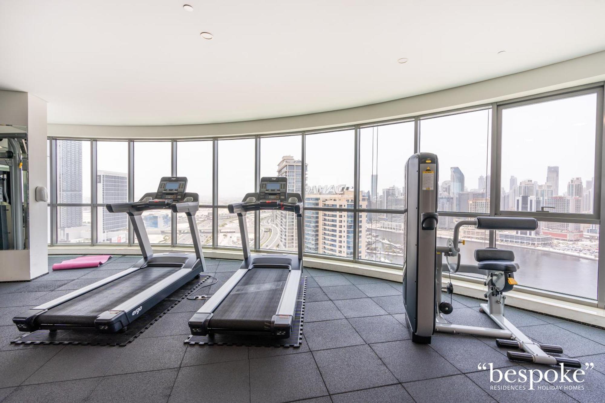 Apartment Bespoke - The Bay Residence, Stunning Views Dubai