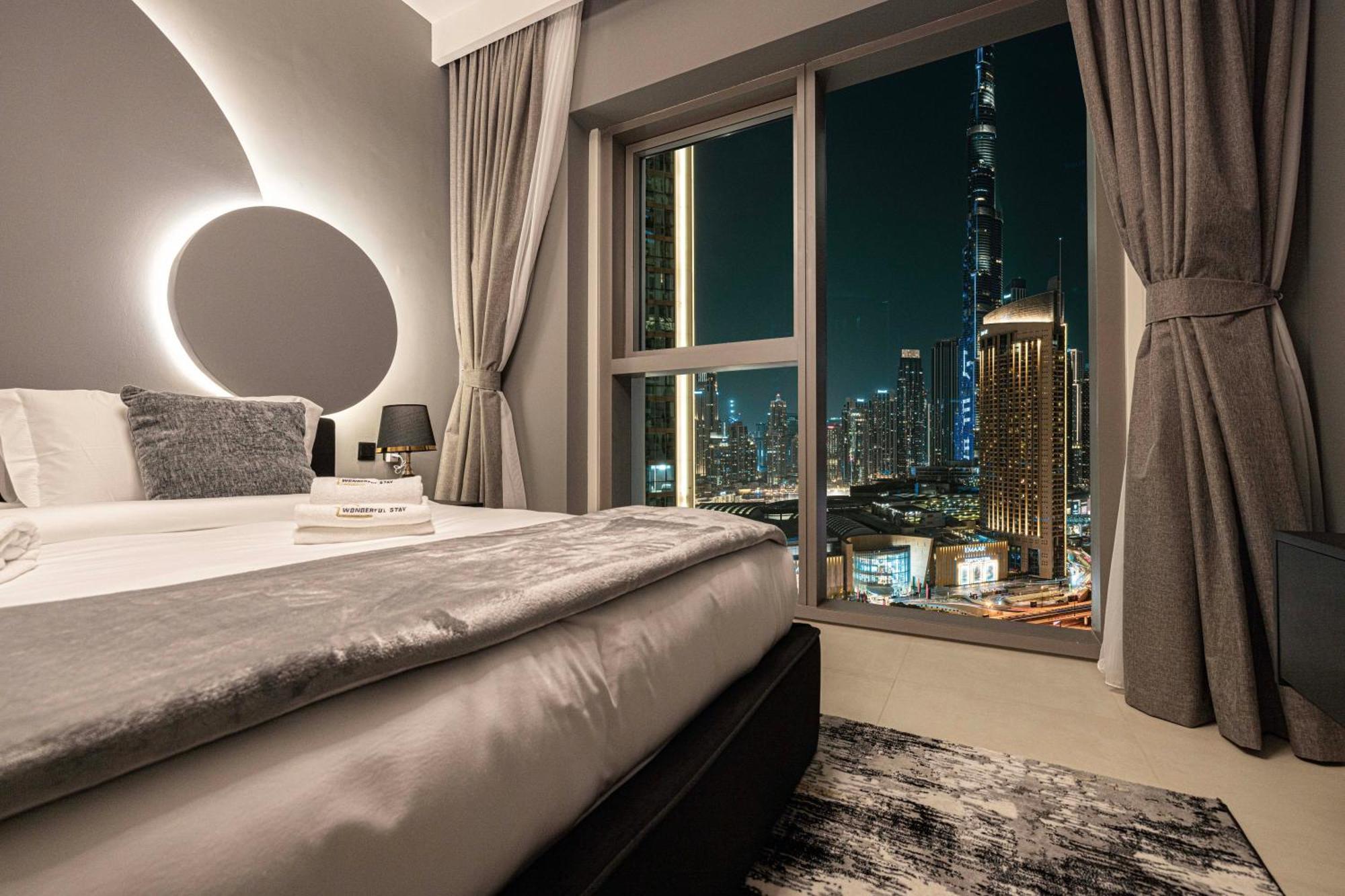 Burj Khalifa View - Luxe 2br - Mall Access Apartment Dubai