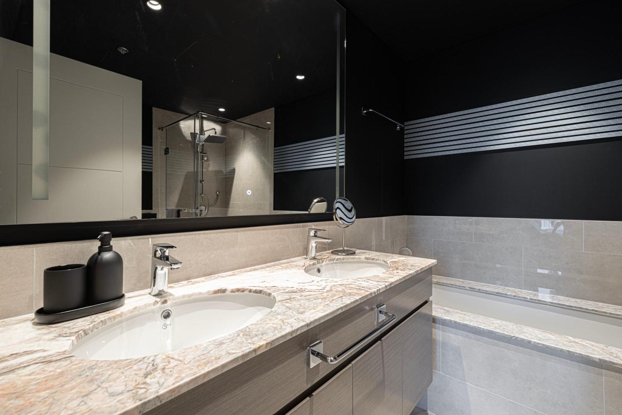 Kabene Exotic, Burj Khalifa & Fountain View, 5 Starts, 4 Bedroom, In Dubai