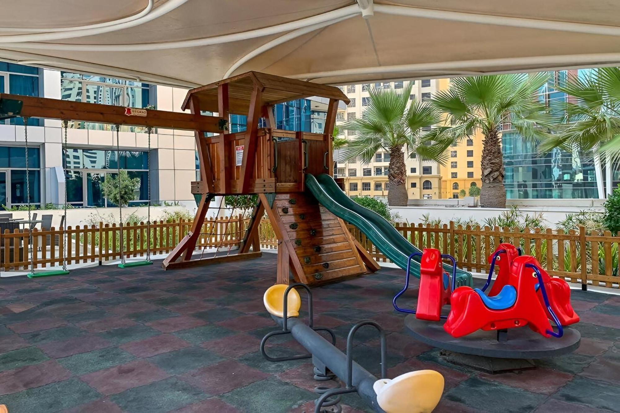 Vacay Lettings - Bay Tower - * Dubai