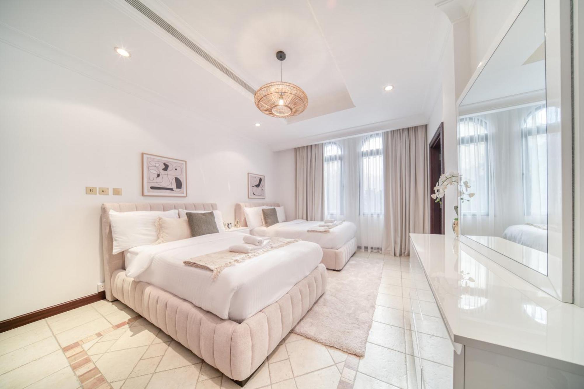 Frond D, Front Villa, Palm Jumeirah - Mint * Dubai