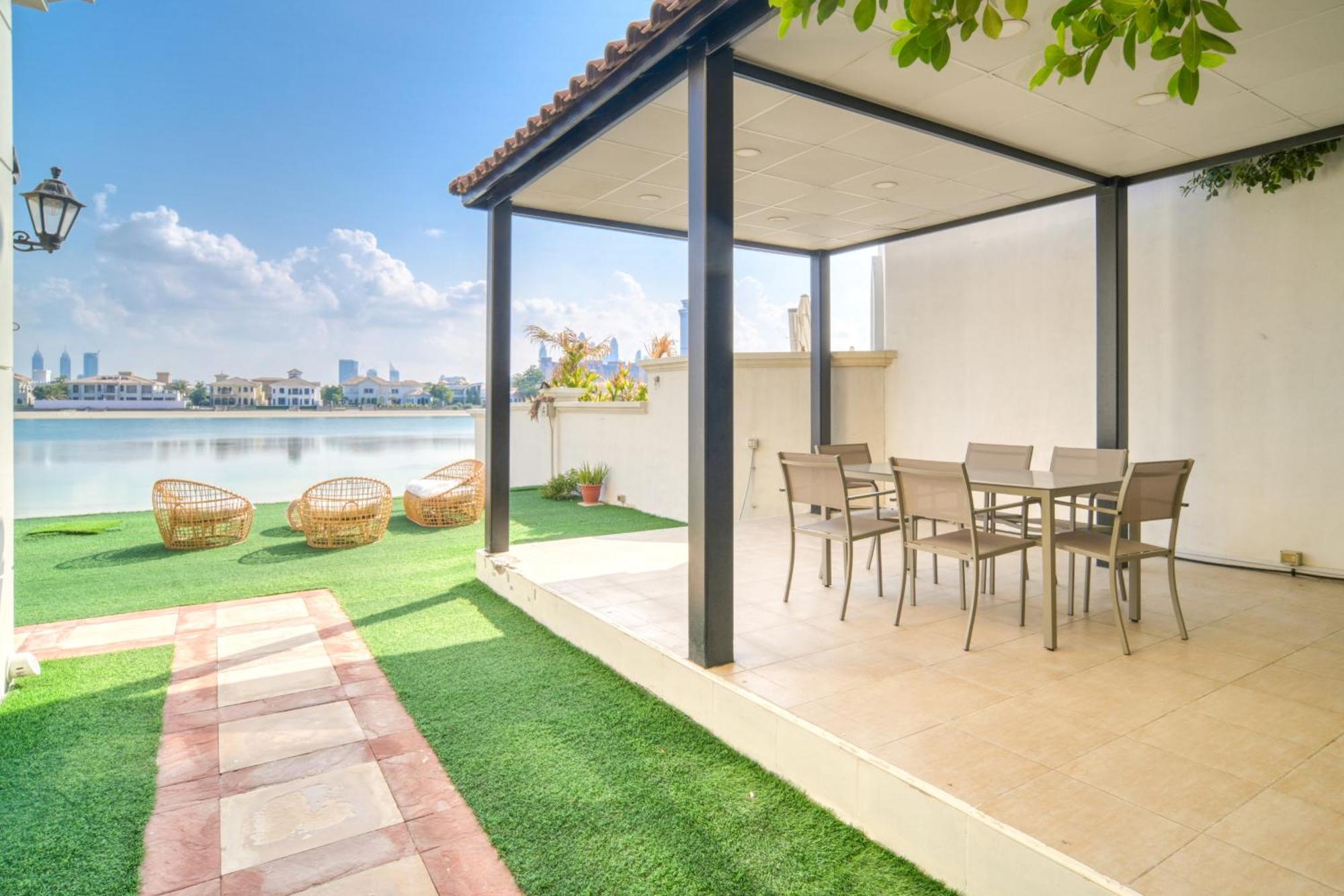 Villa Frond D, Front Villa, Palm Jumeirah - Mint Dubai
