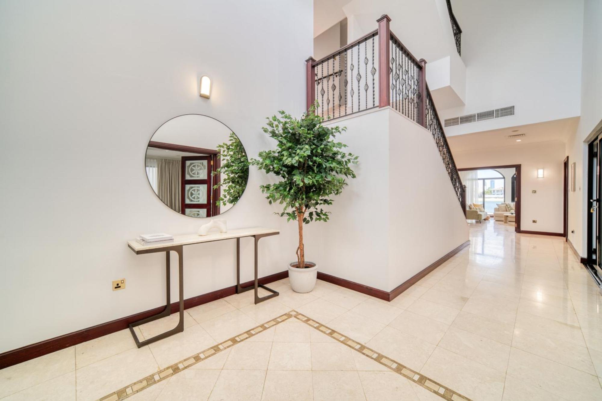 Frond D, Front Villa, Palm Jumeirah - Mint * Dubai