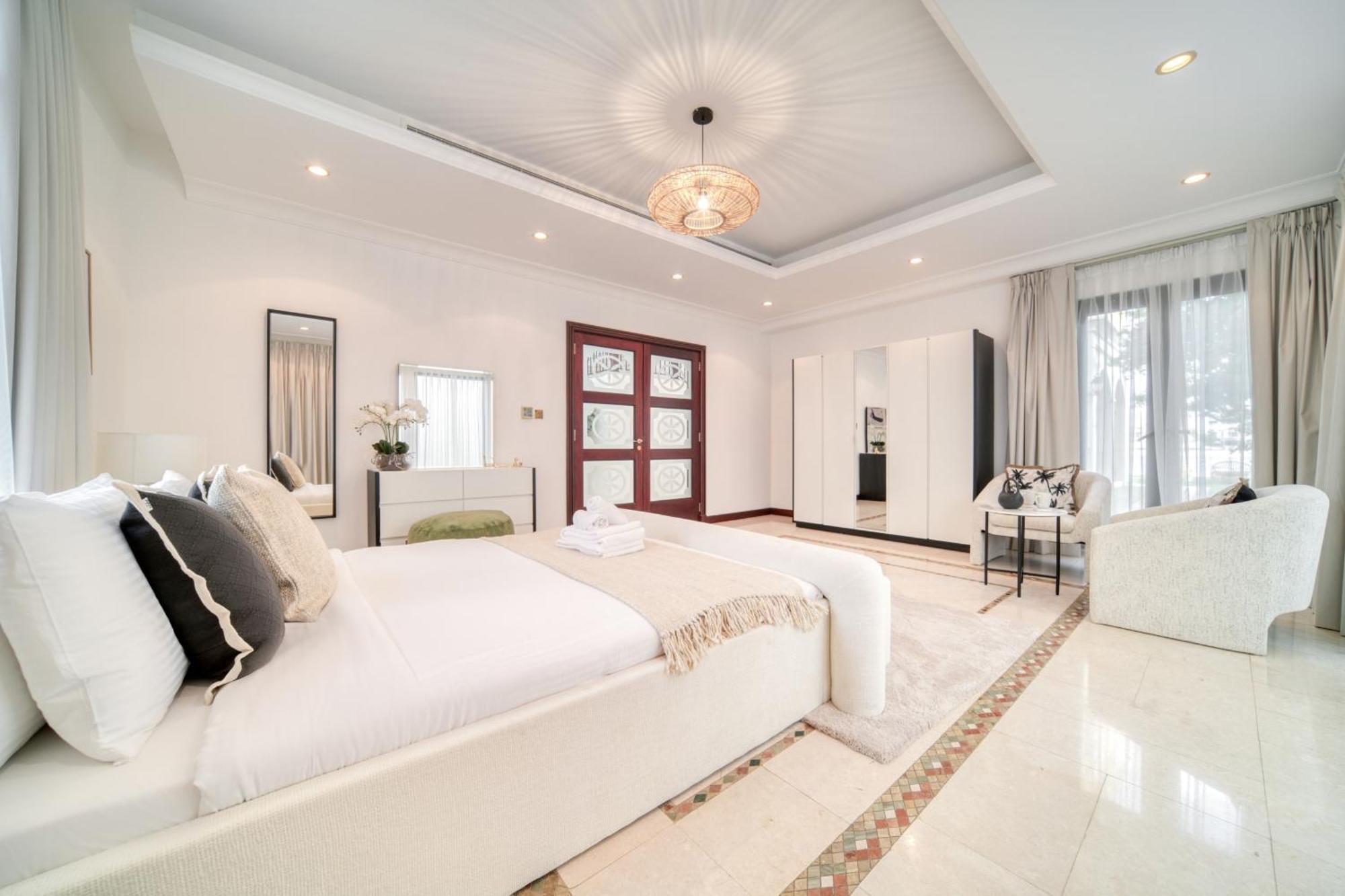 Frond D, Front Villa, Palm Jumeirah - Mint Villa