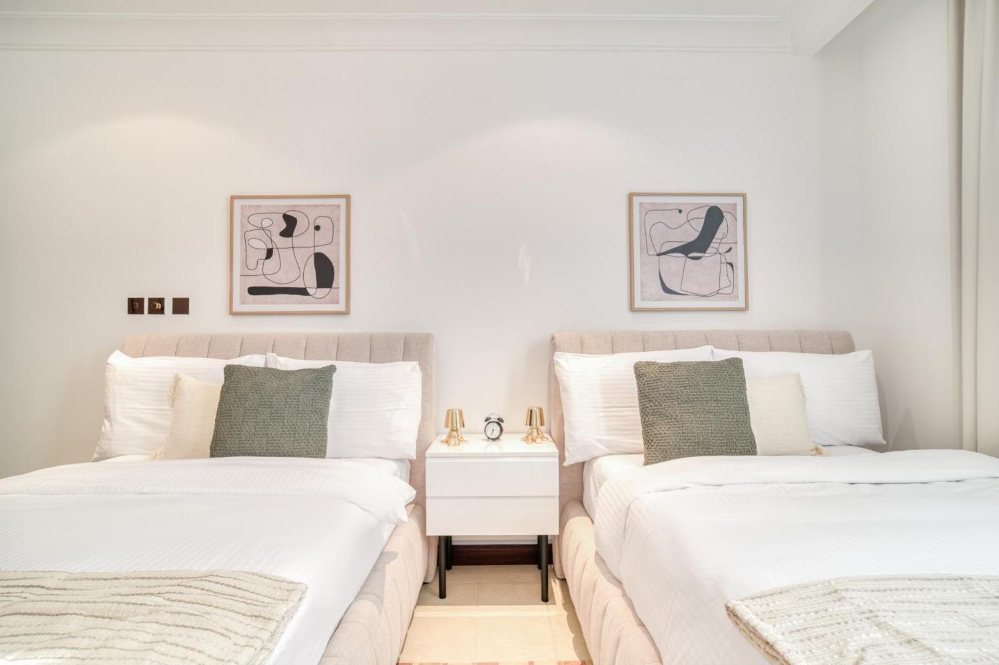 Frond D, Front Villa, Palm Jumeirah - Mint