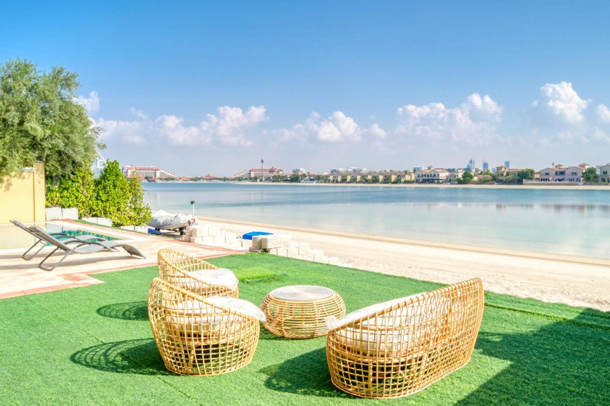 Villa Frond D, Front Villa, Palm Jumeirah - Mint Dubai