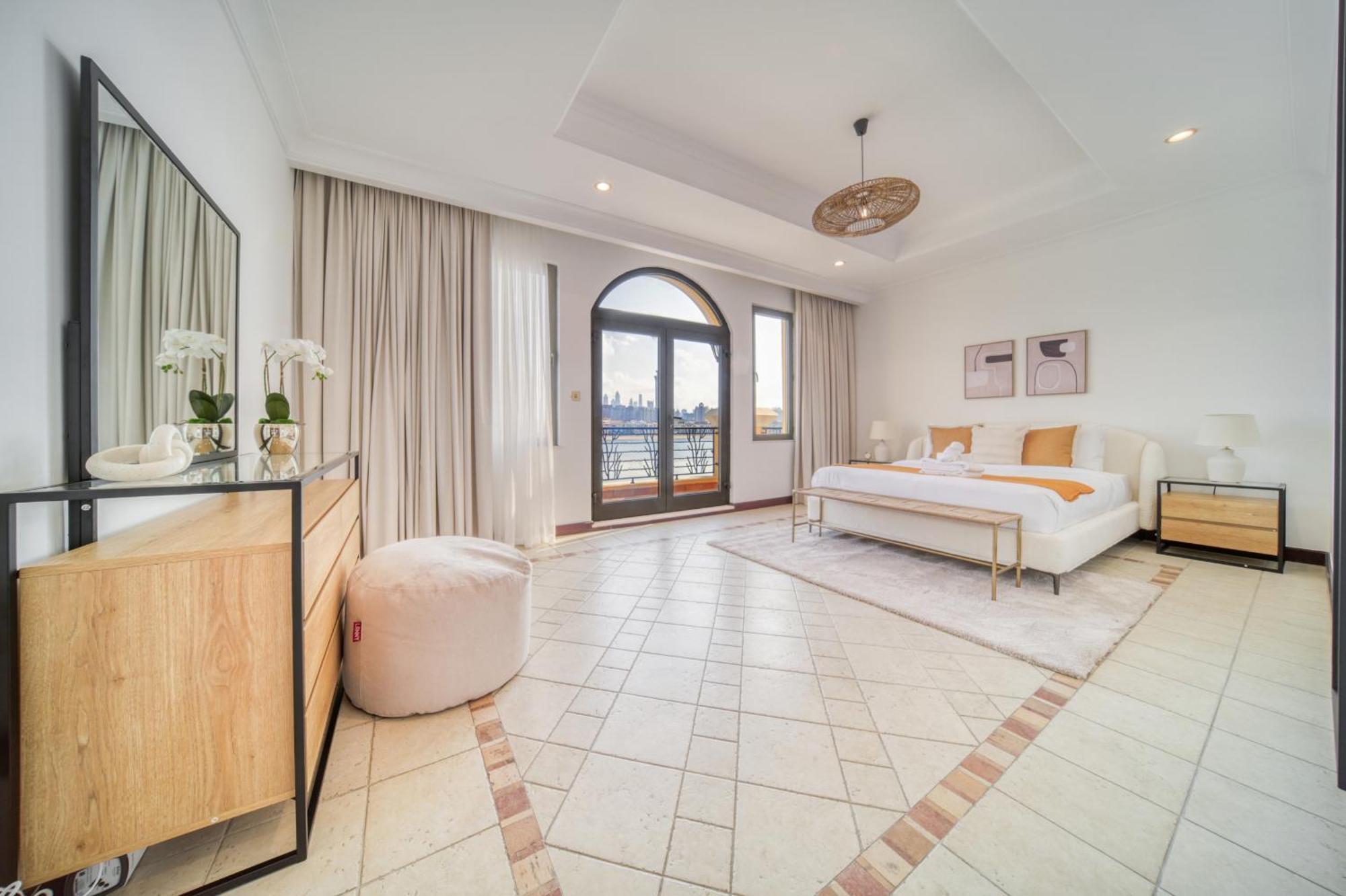 Frond D, Front Villa, Palm Jumeirah - Mint Villa Dubai