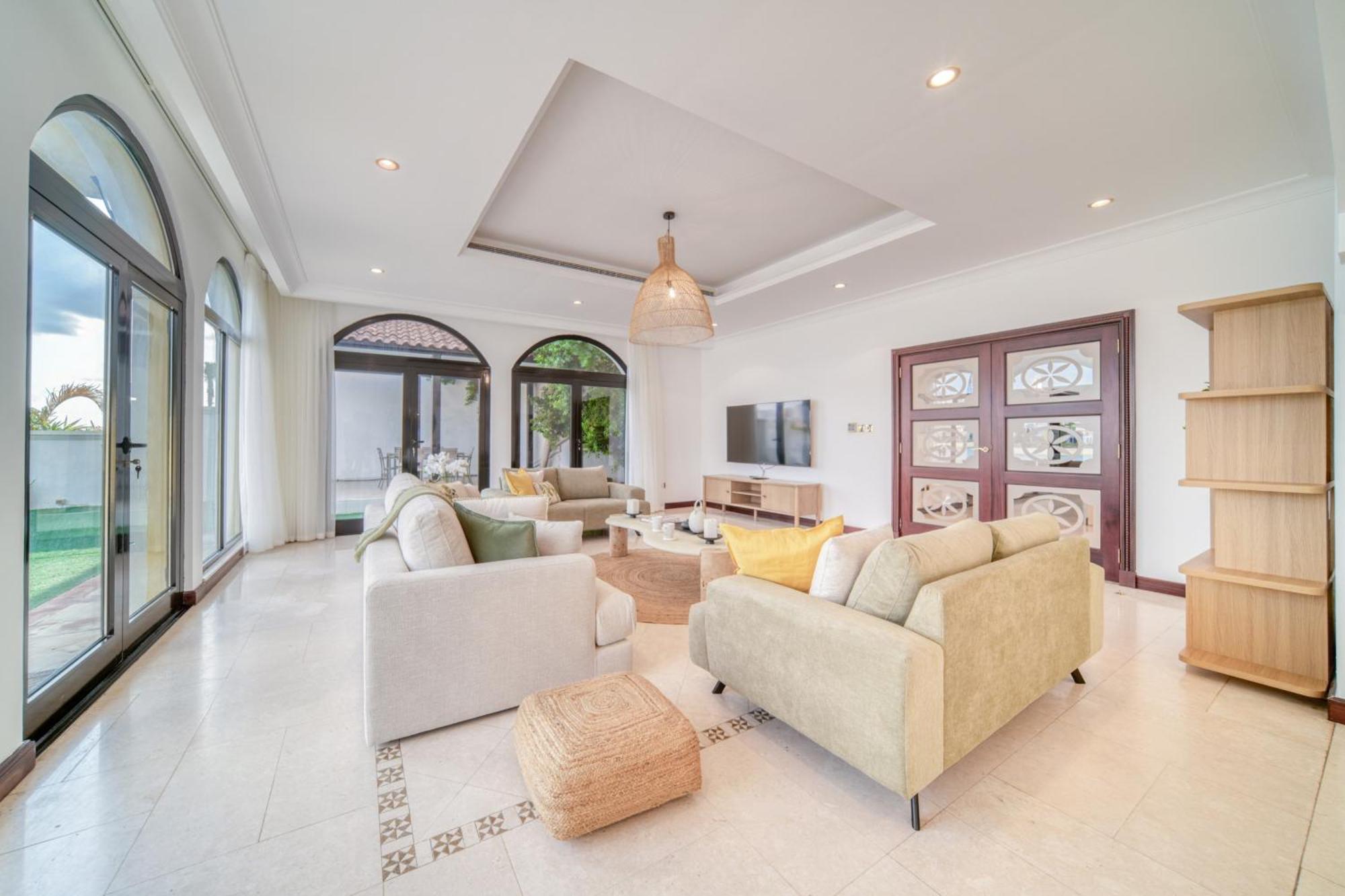 Frond D, Front Villa, Palm Jumeirah - Mint Villa