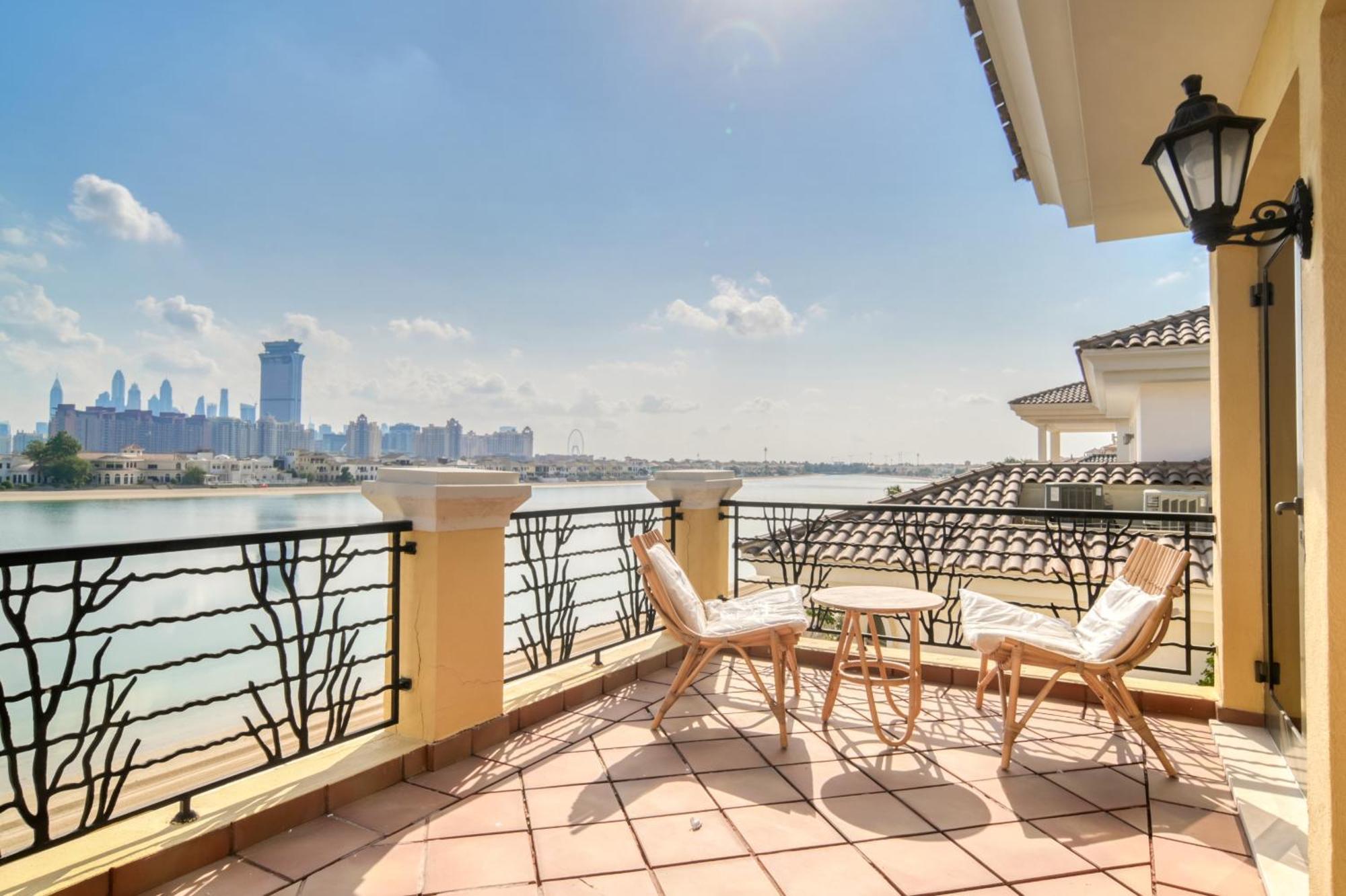 Frond D, Front Villa, Palm Jumeirah - Mint Villa Dubai